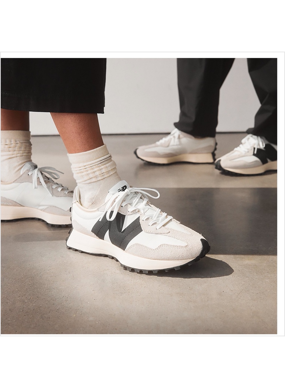 New Balance 327 Sneakers